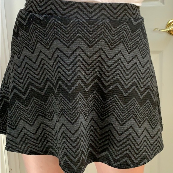 Chevron Patterned Grey and Black Skirt - Tilly’s - Picture 2 of 4